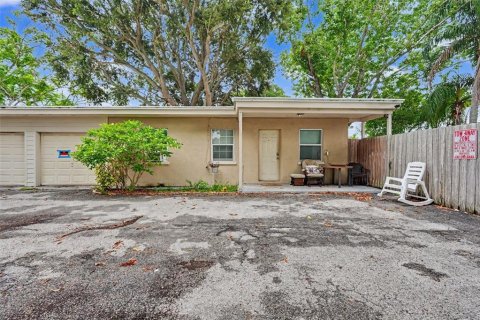 Commercial property in Largo, Florida 4 bedrooms, 172.8 sq.m. № 2210037 - photo 11