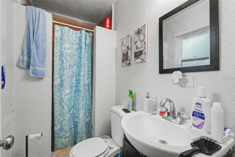 Commercial property in Largo, Florida 4 bedrooms, 172.8 sq.m. № 2210037 - photo 17