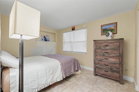 Commercial property in Largo, Florida 4 bedrooms, 172.8 sq.m. № 2210037 - photo 7
