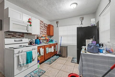 Commercial property in Largo, Florida 4 bedrooms, 172.8 sq.m. № 2210037 - photo 14
