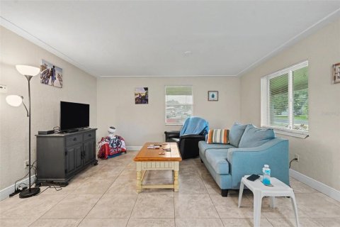 Commercial property in Largo, Florida 4 bedrooms, 172.8 sq.m. № 2210037 - photo 6