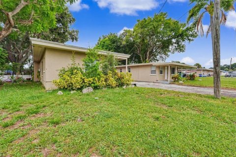 Commercial property in Largo, Florida 4 bedrooms, 172.8 sq.m. № 2210037 - photo 9