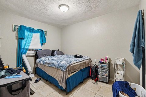 Commercial property in Largo, Florida 4 bedrooms, 172.8 sq.m. № 2210037 - photo 16