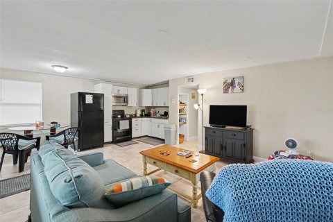 Commercial property in Largo, Florida 4 bedrooms, 172.8 sq.m. № 2210037 - photo 4