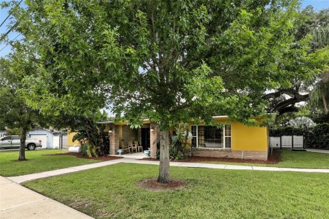 House in Orlando, Florida 4 bedrooms, 256.22 sq.m. № 1816749 - photo 3