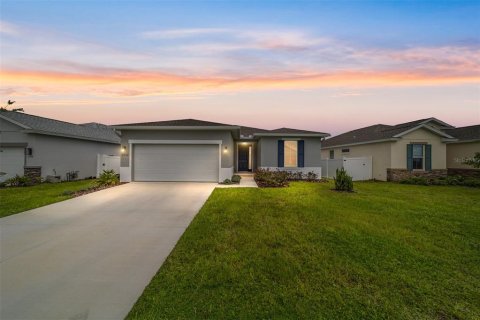 House in Ocala, Florida 4 bedrooms, 177.44 sq.m. № 1829869 - photo 1
