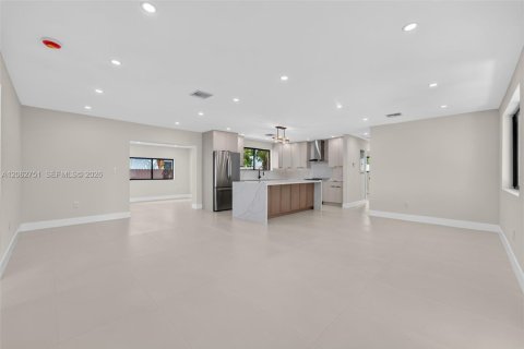 Villa ou maison à vendre à Miami, Floride: 3 chambres, 164.07 m2 № 2278441 - photo 10