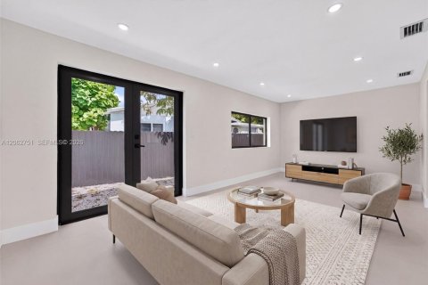 Villa ou maison à vendre à Miami, Floride: 3 chambres, 164.07 m2 № 2278441 - photo 16