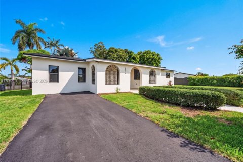 Villa ou maison à Miami, Floride 3 chambres, 164.07 m2 № 2278441