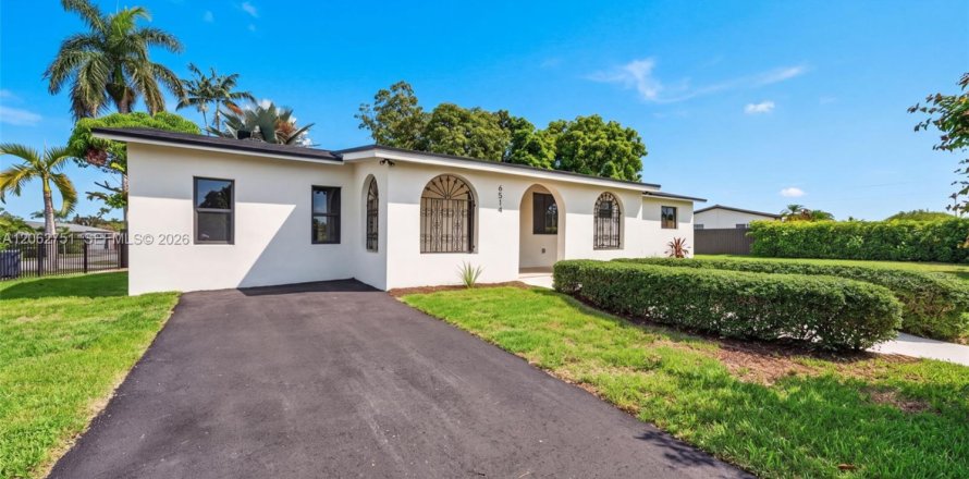 Villa ou maison à Miami, Floride 3 chambres, 164.07 m2 № 2278441