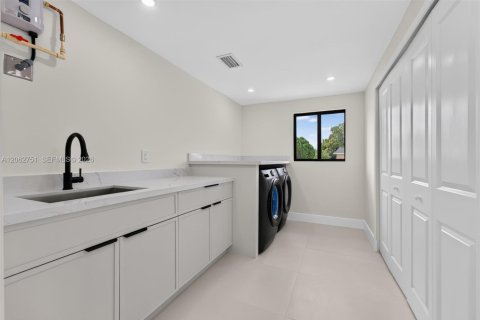 Villa ou maison à vendre à Miami, Floride: 3 chambres, 164.07 m2 № 2278441 - photo 18