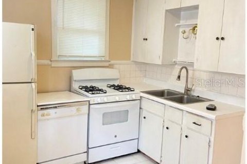 Immobilier commercial à vendre à Orlando, Floride: 4 chambres, 240.25 m2 № 2302466 - photo 18