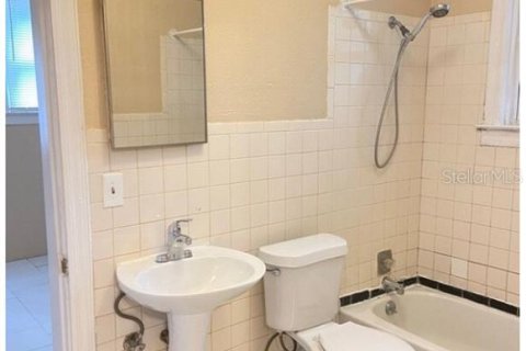Immobilier commercial à vendre à Orlando, Floride: 4 chambres, 240.25 m2 № 2302466 - photo 19