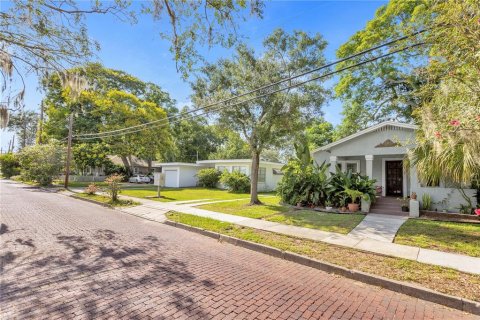 Immobilier commercial à vendre à Orlando, Floride: 4 chambres, 240.25 m2 № 2302466 - photo 2
