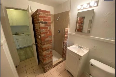 Immobilier commercial à vendre à Orlando, Floride: 4 chambres, 240.25 m2 № 2302466 - photo 24