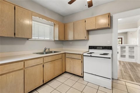 Immobilier commercial à vendre à Orlando, Floride: 4 chambres, 240.25 m2 № 2302466 - photo 11
