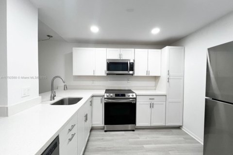 Condominio en venta en Tamarac, Florida, 2 dormitorios, 80.36 m2 № 1684102 - foto 2