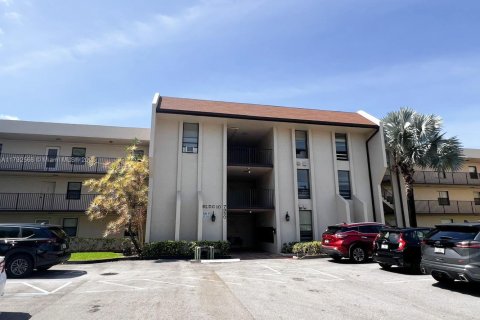 Condominio en venta en Tamarac, Florida, 2 dormitorios, 80.36 m2 № 1684102 - foto 16