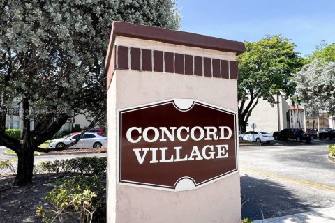 Condominio en venta en Tamarac, Florida, 2 dormitorios, 80.36 m2 № 1684102 - foto 15