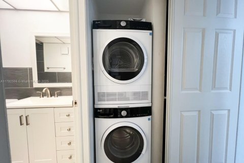 Condominio en venta en Tamarac, Florida, 2 dormitorios, 80.36 m2 № 1684102 - foto 11