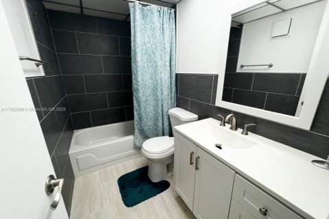 Condominio en venta en Tamarac, Florida, 2 dormitorios, 80.36 m2 № 1684102 - foto 10