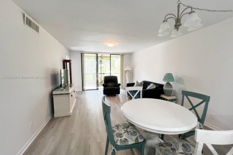Condominio en venta en Tamarac, Florida, 2 dormitorios, 80.36 m2 № 1684102 - foto 3