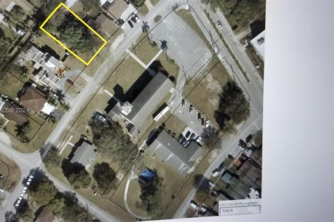Land in Opa-locka, Florida № 1702624 - photo 1