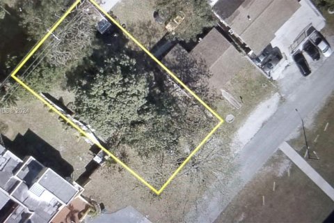 Land in Opa-locka, Florida № 1702624 - photo 2