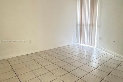 Condo in Hialeah, Florida, 2 bedrooms  № 2043267 - photo 16