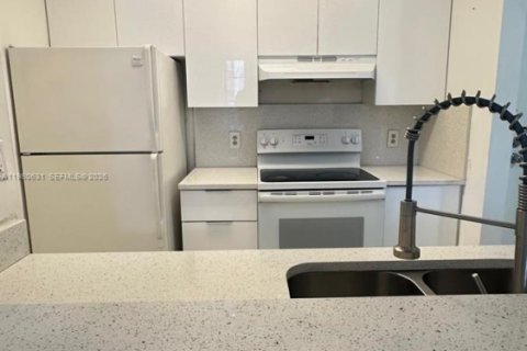 Condo in Hialeah, Florida, 2 bedrooms  № 2043267 - photo 9
