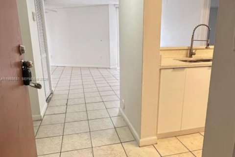 Condo in Hialeah, Florida, 2 bedrooms  № 2043267