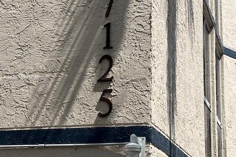 Condo in Hialeah, Florida, 2 bedrooms  № 2043267 - photo 19