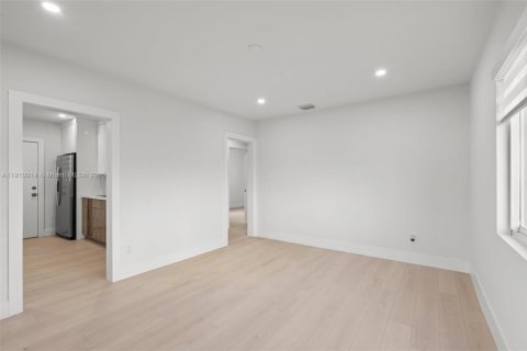 House in Opa-locka, Florida 2 bedrooms, 72.46 sq.m. № 1968200 - photo 9