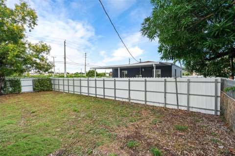 House in Opa-locka, Florida 2 bedrooms, 72.46 sq.m. № 1968200 - photo 28