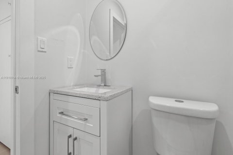 House in Opa-locka, Florida 2 bedrooms, 72.46 sq.m. № 1968200 - photo 23