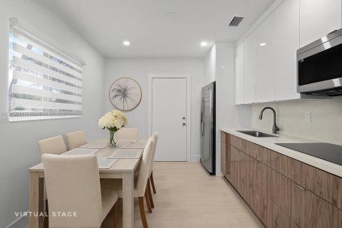 House in Opa-locka, Florida 2 bedrooms, 72.46 sq.m. № 1968200 - photo 15