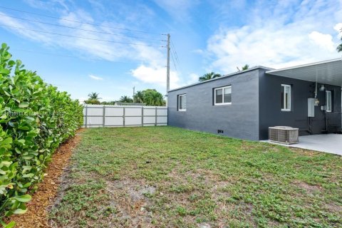 House in Opa-locka, Florida 2 bedrooms, 72.46 sq.m. № 1968200 - photo 27