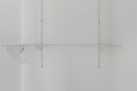 House in Opa-locka, Florida 2 bedrooms, 72.46 sq.m. № 1968200 - photo 18