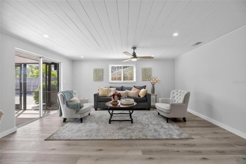House in Apollo Beach, Florida 3 bedrooms, 133.13 sq.m. № 1876719 - photo 11