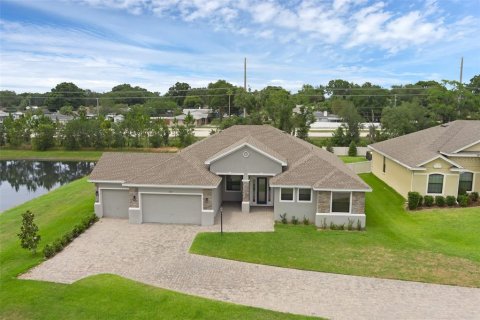 House in Lakeland, Florida 4 bedrooms, 267.93 sq.m. № 1747778 - photo 2