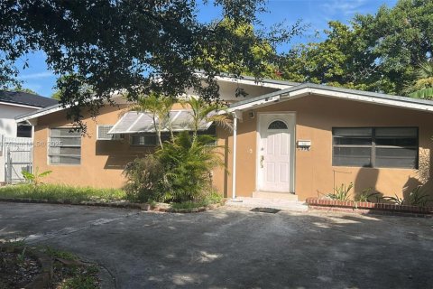 Villa ou maison à vendre à Miami Springs, Floride: 2 chambres, 166.85 m2 № 2037975 - photo 2