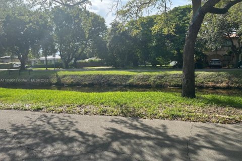 Villa ou maison à vendre à Miami Springs, Floride: 2 chambres, 166.85 m2 № 2037975 - photo 11