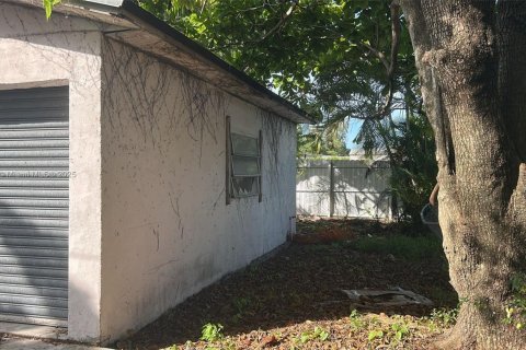 Villa ou maison à vendre à Miami Springs, Floride: 2 chambres, 166.85 m2 № 2037975 - photo 10