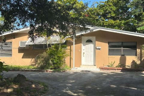 Villa ou maison à Miami Springs, Floride 2 chambres, 166.85 m2 № 2037975