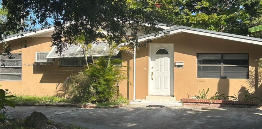 Villa ou maison à Miami Springs, Floride 2 chambres, 166.85 m2 № 2037975