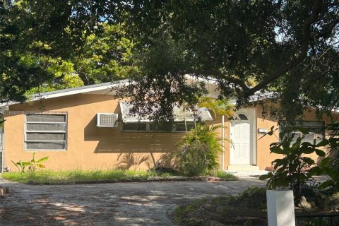 Villa ou maison à vendre à Miami Springs, Floride: 2 chambres, 166.85 m2 № 2037975 - photo 3