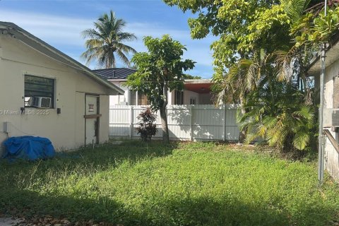 Villa ou maison à vendre à Miami Springs, Floride: 2 chambres, 166.85 m2 № 2037975 - photo 6