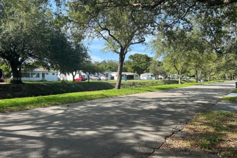 Villa ou maison à vendre à Miami Springs, Floride: 2 chambres, 166.85 m2 № 2037975 - photo 5