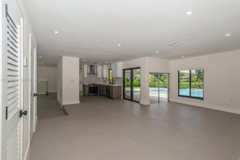 Villa ou maison à louer à Pinecrest, Floride: 4 chambres, 223.24 m2 № 1987520 - photo 9