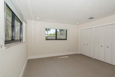Villa ou maison à louer à Pinecrest, Floride: 4 chambres, 223.24 m2 № 1987520 - photo 16